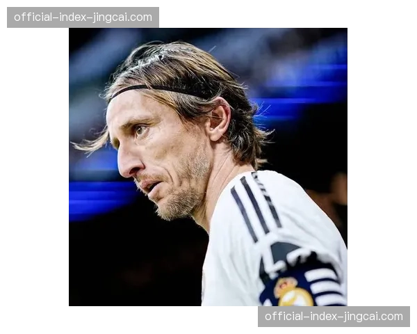 更衣室的领袖：镜头记录下莫德里奇在皇马晋级后激励年轻球员