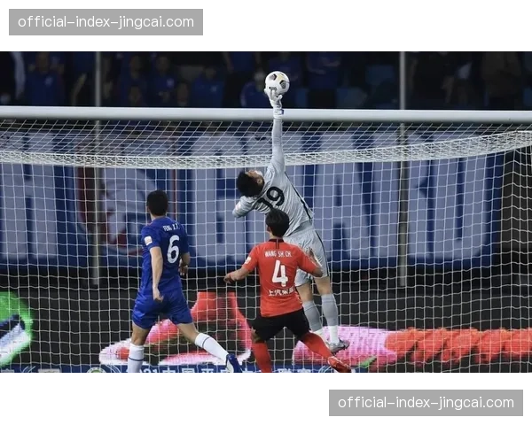 “新老交替的一夜:三位奥运冠军背景的新秀在联合主赛中全部获胜”