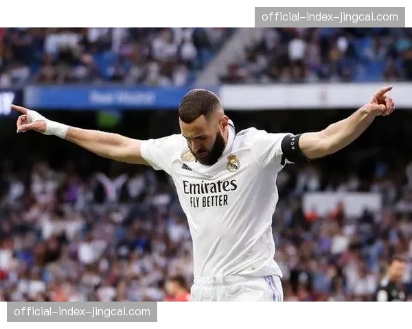 佛罗伦萨2-1恩波利,制胜球为比赛第89分钟的间接任意球配合 佛罗伦萨2-1恩波利,制胜球为比赛第89分钟的间接任意球配合